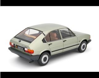 Alfa Romeo Alfasud 1.2 4 Porte 1980 VERDE ACQUA MET. Laudoracing 1:18 Resinemodell (Türen, Motorhaube... nicht zu öffnen!)